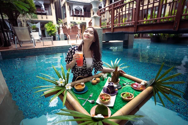 Thaifood Snídaně Tác Bazénu Plovoucí Snídaně Luxusním Hotelu Tento Obrázek — Stock fotografie