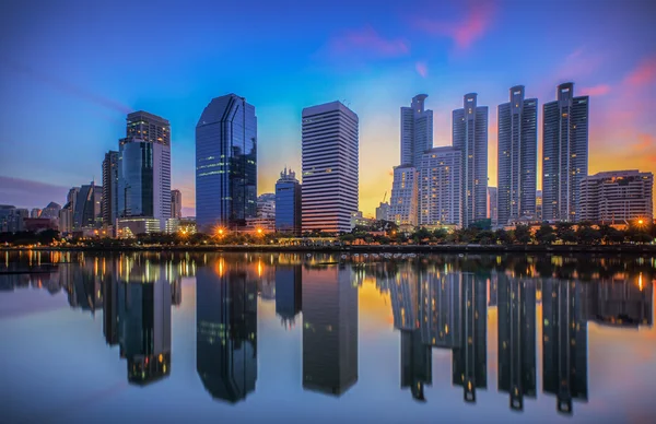 Bangkok city downtown vid soluppgången — Stockfoto