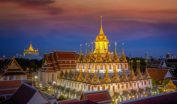Wat ratchanaddaram och loha prasat metall palace — Stockfoto