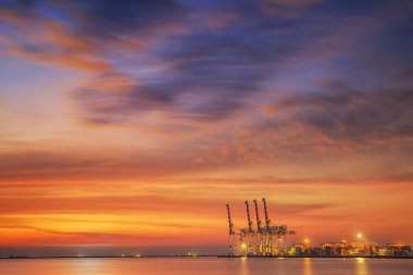kap kargo yük gemi içinde shipya vinç bridge çalışma ile