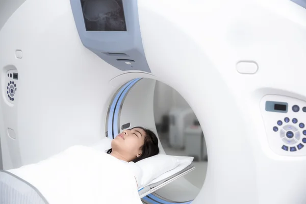 Asian lady sleep on a CT Scan bed — Stock Photo, Image