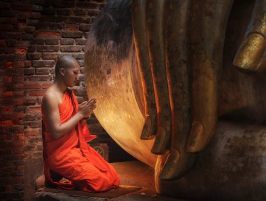Tapınağın Budizm Monk sit 