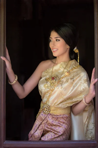 Femme thaïlandaise en costume traditionnel de Thaïlande — Photo