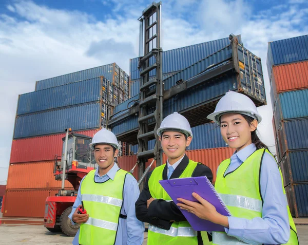 Team of young logistic business people — Stock Photo, Image