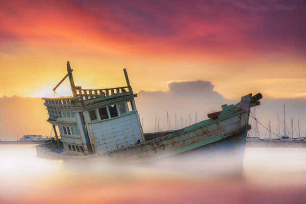 Рыбацкая лодка
 