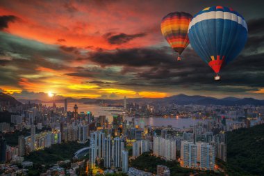 Sıcak hava balonu Hong kong gökyüzü üzerinde