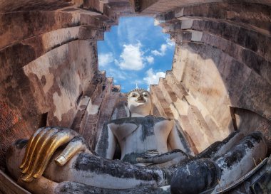 Ana Buda altın ile el Sukhothai Tapınağı HIST