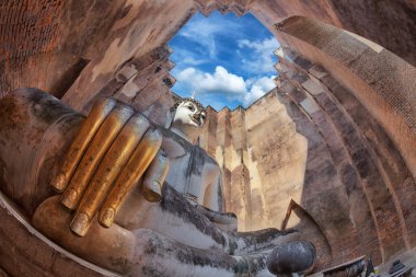 Ana Buda altın ile el Sukhothai Tapınağı HIST