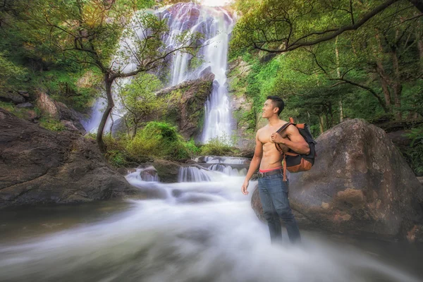 Cachoeira Klonglan a famosa — Fotografia de Stock