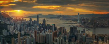 Hong kong gökyüzü günbatımı ile