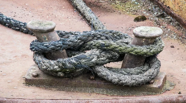 Old mooring rope — Stock Photo, Image