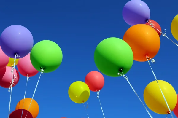 Globos multicolores en el festival de la ciudad —  Fotos de Stock