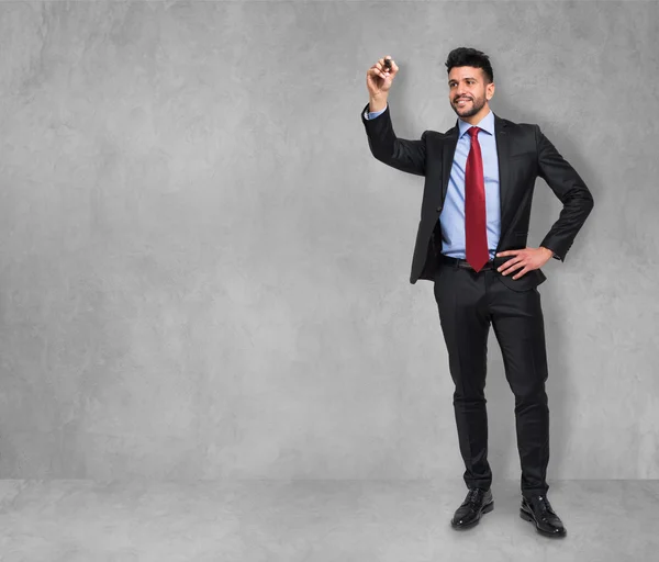 Empresario escribiendo algo — Foto de Stock