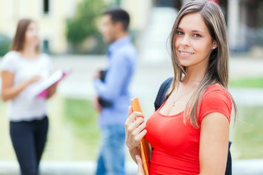 gülümseyen güzel öğrenci