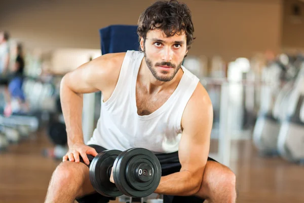 Man training in gym — Stock Photo, Image