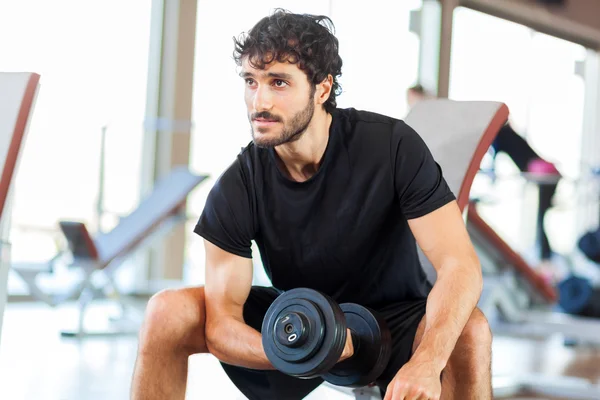 Man training in gym — Stock Photo, Image