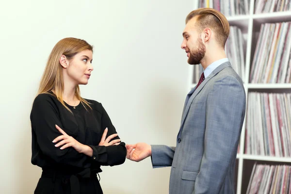 Geschäftspartner im Büro — Stockfoto