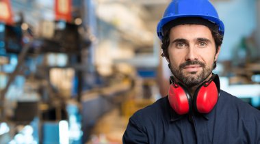 yakışıklı makine mühendisi