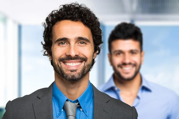 Hommes d'affaires au bureau — Photo