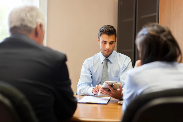 Empresários em reunião — Fotografia de Stock