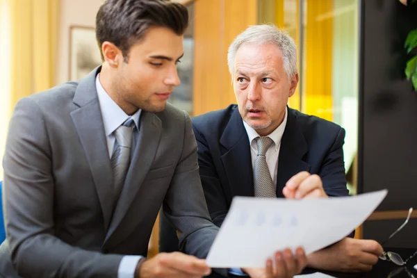 Collega document zakenman weergegeven: — Stockfoto