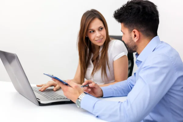 Business people using laptop — Stock Photo, Image