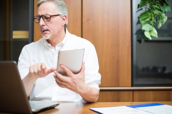 Zakenman aan het werk in office — Stockfoto