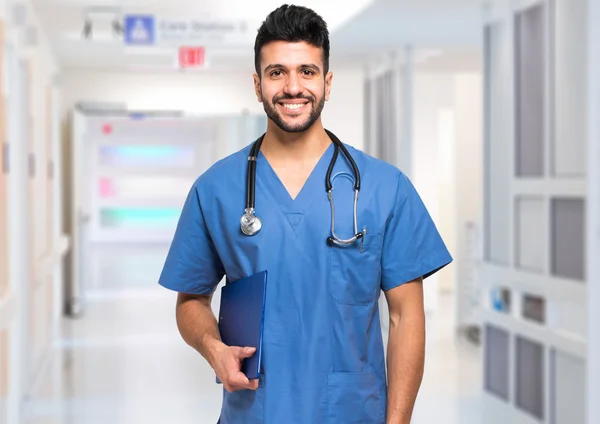 Médecin au travail dans un hôpital — Photo