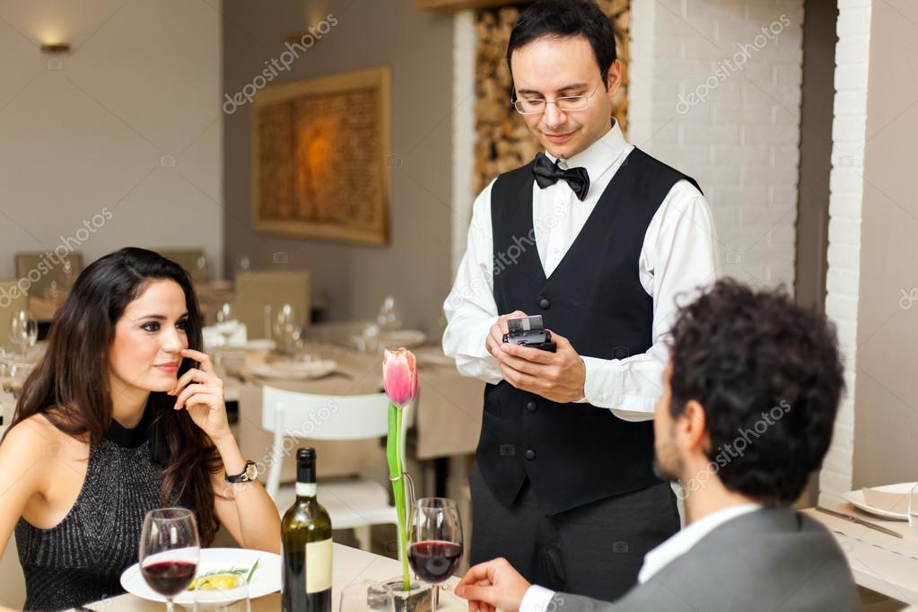 В гости без мужа. Фотография человека зашедшего в ресторан. Пара в ресторане и официант. Человек заходит в кафе. Человек заходит в ресторан.