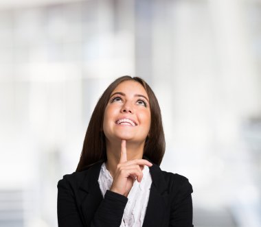 gülümseyen kadın arıyorum