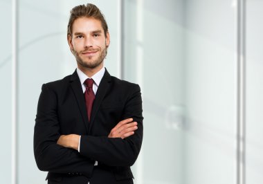 Modern ofis yakışıklı işadamı 