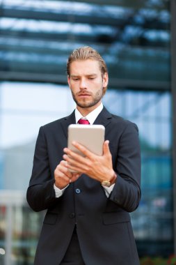 tablet pc kullanma işadamı