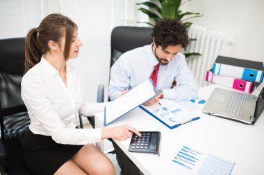 İş yerindeki iş adamları