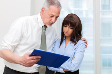 ofiste çalışan iş insanlar