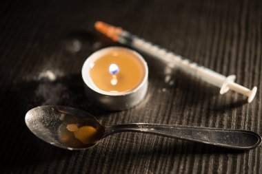 Uyuşturucu, kaşık ve şırınga