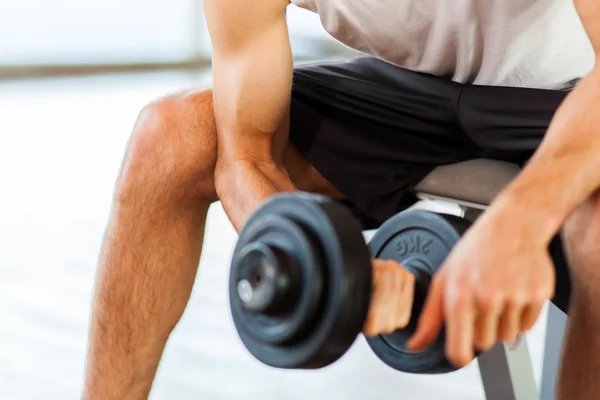 Entrenamiento de hombre en gimnasio: fotografía de stock © minervastock  #106783586