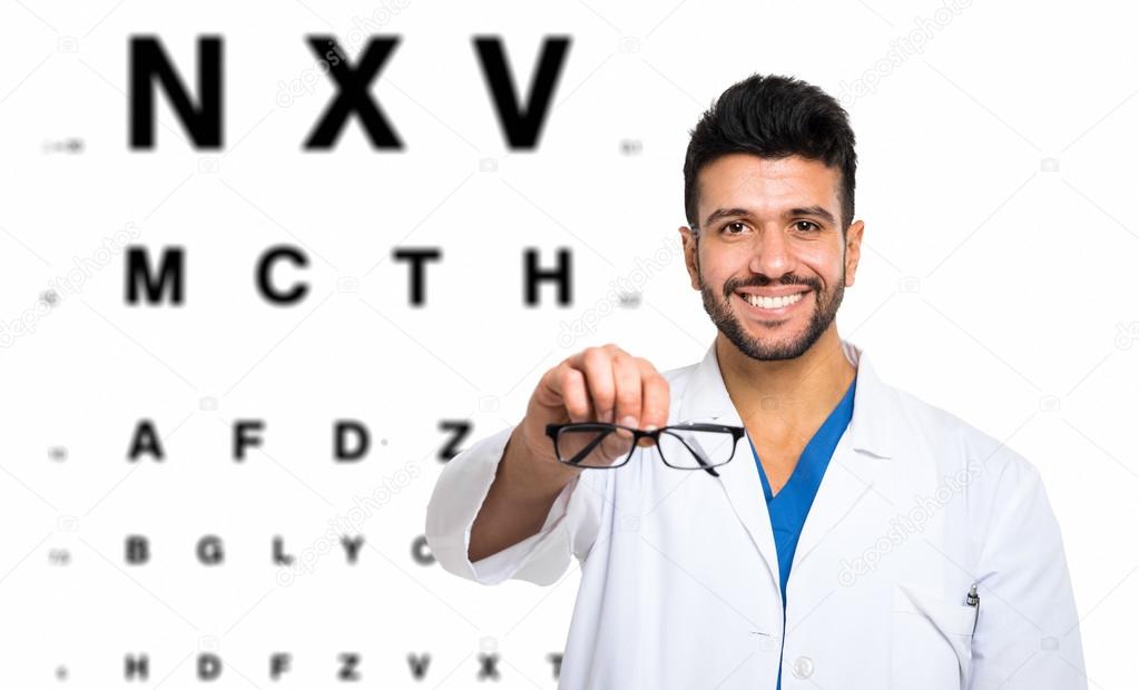 oculista haciendo un examen de vista — Fotos de Stock © minervastock