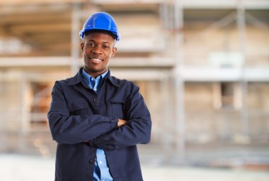 İnşaat alanında çalışan işçi