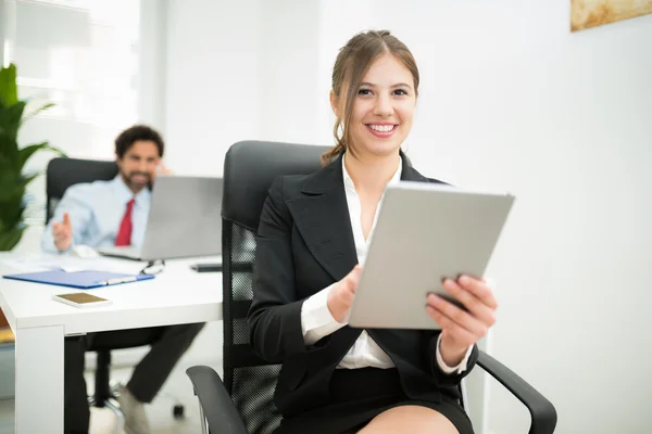 Businesswoman using tablet — Stock Photo, Image