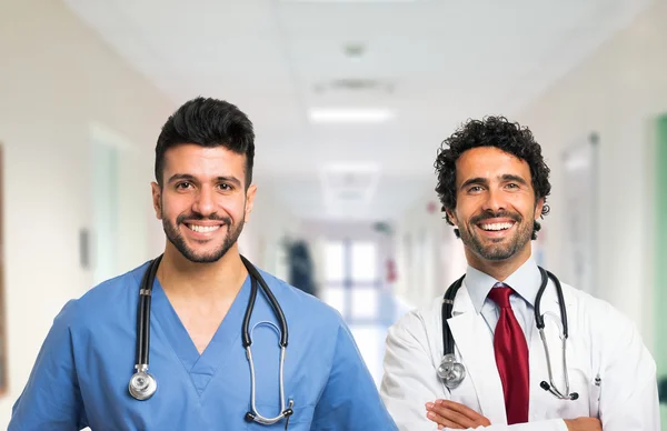 Lekarze w swojej klinice — Zdjęcie stockowe