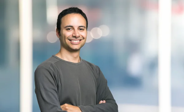 Sorrindo homem bonito — Fotografia de Stock