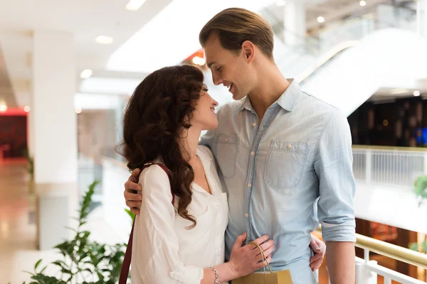 Couple walking in a shopping mall — Stock Photo, Image