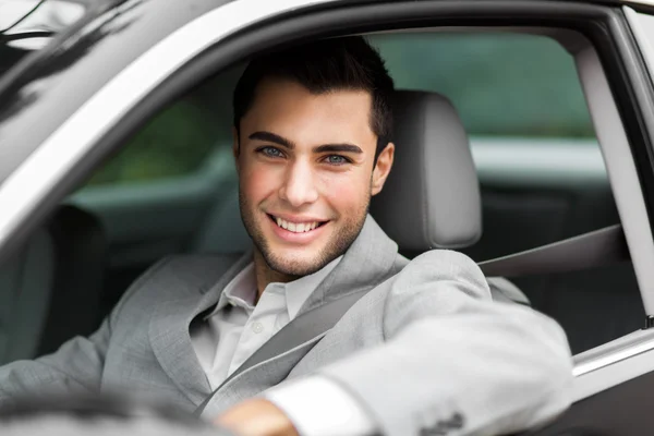 Uomo alla guida della sua auto — Foto Stock