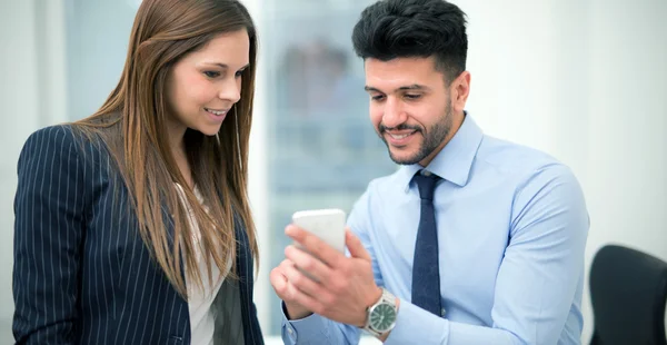 Business people using phone — Stock Photo, Image