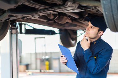 Makinist garajında işyerinde
