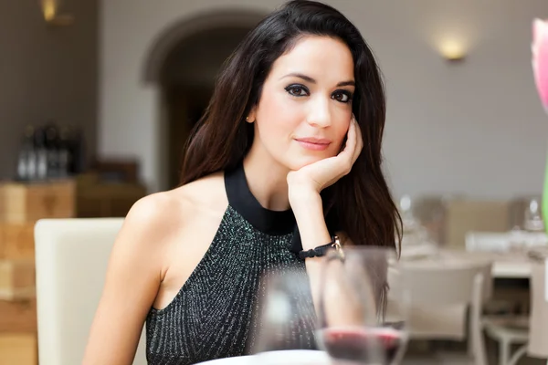 Woman sitting in a restaurant — Stock Photo, Image