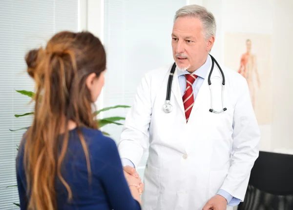 Dokter vergadering patiënt — Stockfoto