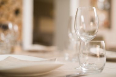 Gözlük bir restoran tablo