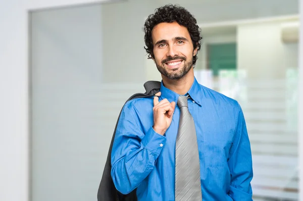 Empresario sosteniendo su chaqueta —  Fotos de Stock