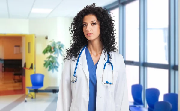 Ärztin im Krankenhaus — Stockfoto